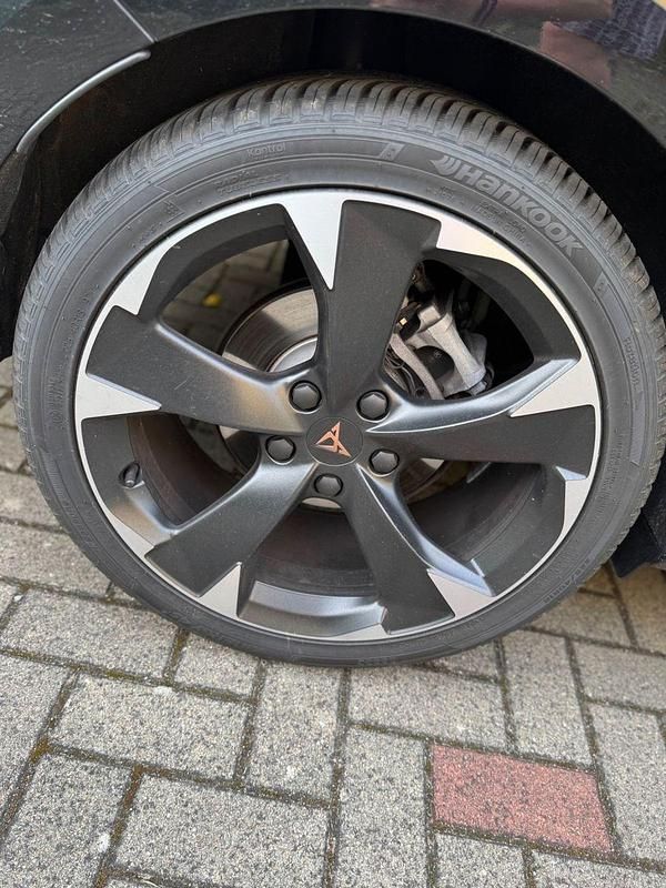 Schwarz Gebraucht 2024 Cupra Leon Kombi | 36.000 € (Teuer) - Bild 1/4