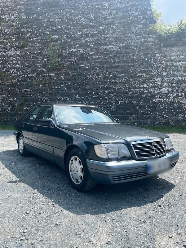 Grau Gebraucht 1992 Mercedes S300 SE Limousine | 8.999 € - Bild 1/4