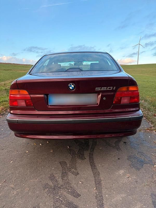 Gebraucht BMW 520 150 PS (110 kW) 1999 Rot Limousine