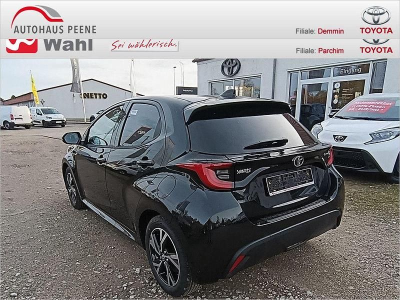 Neu Toyota Yaris Hybrid 116 PS (85 kW) 2025 Schwarz Limousine