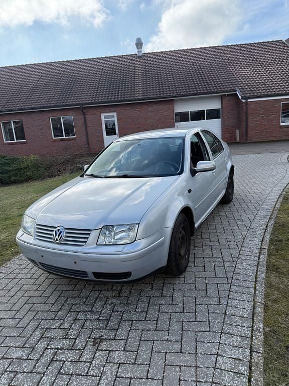 Gebraucht VW Bora Basis 101 PS (74 kW) 1999 Silber Limousine