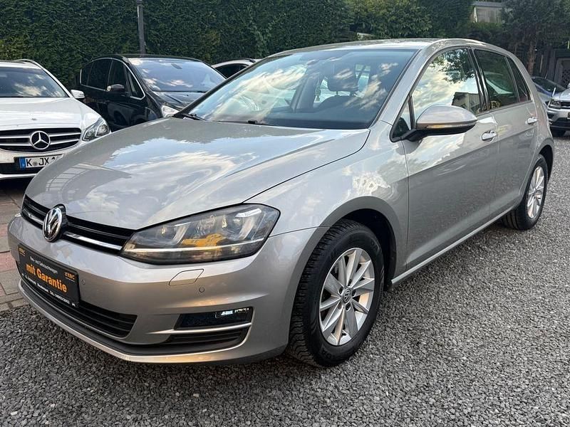 Silber Gebraucht 2017 VW Golf VII Comfortline Limousine | 10.999 € (Guter Preis) - Bild 1/4