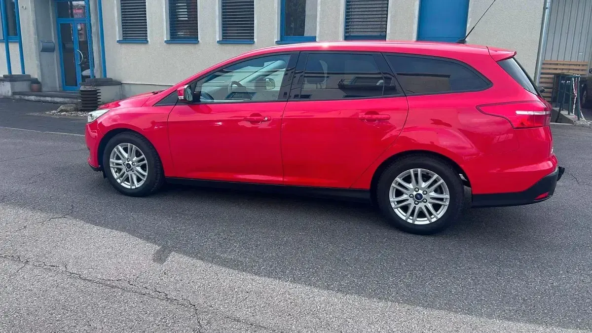 Gebraucht Ford Focus Trend 125 PS (91 kW) 2017 Blau Kombi