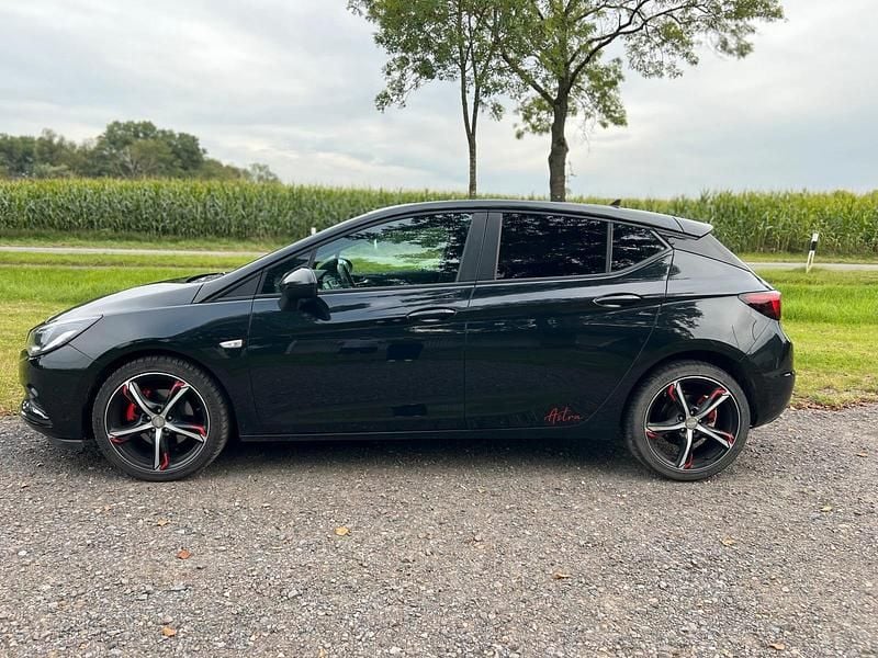 Schwarz Gebraucht 2016 Opel Astra Limousine | 5.800 € (Guter Preis) - Bild 1/4