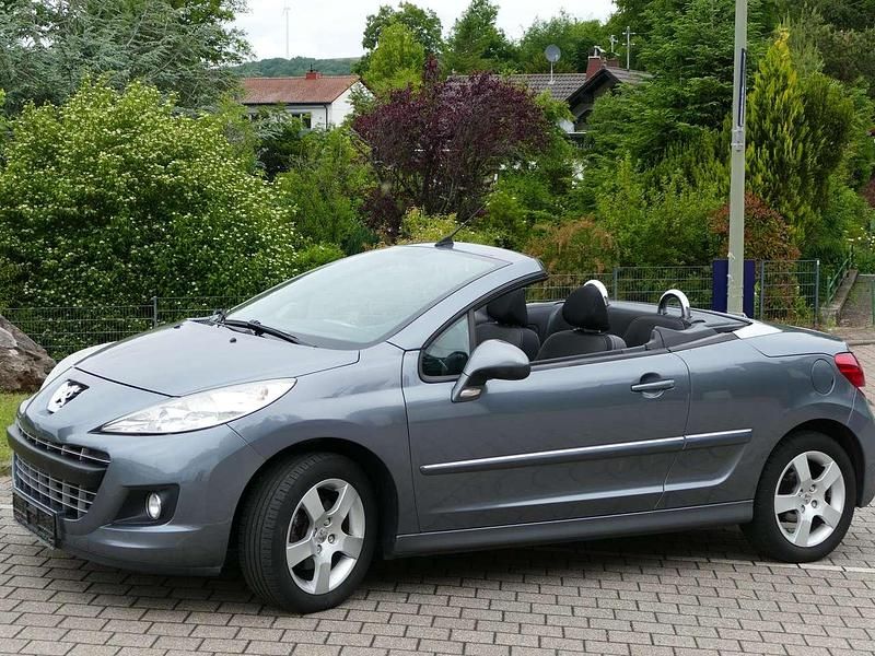 Grau Gebraucht 2010 Peugeot 207 CC Premium Cabrio | 4.900 € (Etwas zu teuer) - Bild 1/4