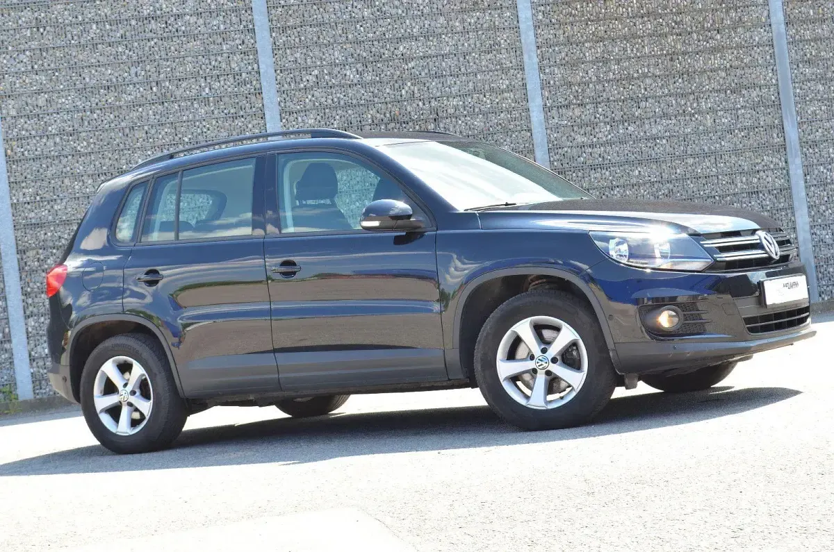 Gebraucht VW Tiguan Trendline 110 PS (80 kW) 2015 Schwarz SUV