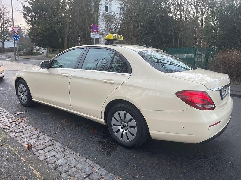 Gebraucht Mercedes E200 150 PS (110 kW) 2017 Beige Limousine