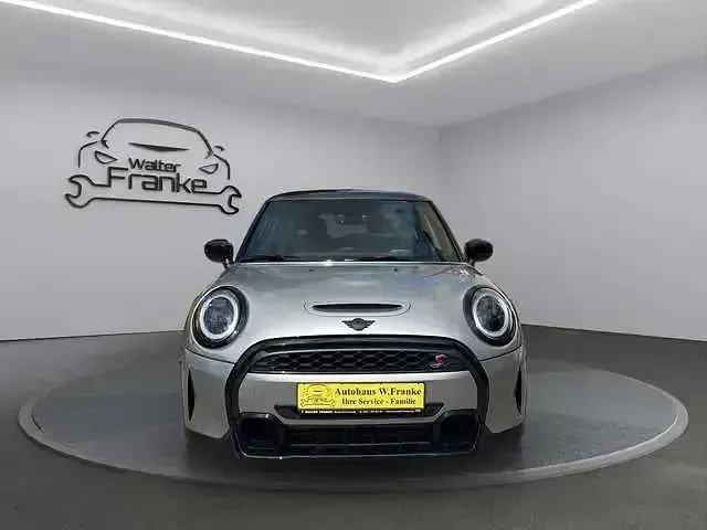 Gebraucht Mini Cooper S 178 PS (130 kW) 2023 Melting silver iii Kleinwagen