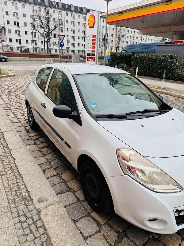 Gebraucht Renault Clio II 75 PS (55 kW) 2009 Weiß Kleinwagen
