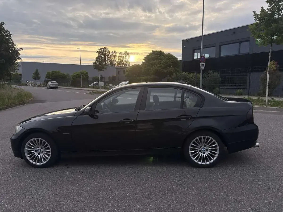 Gebraucht BMW 318 129 PS (94 kW) 2006 Schwarz Limousine