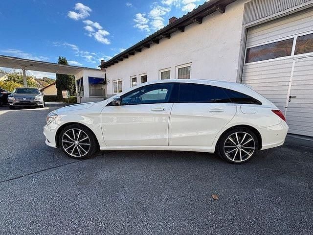 Gebraucht Mercedes CLA200 Shooting Brake 156 PS (114 kW) 2015 Weiß Kombi