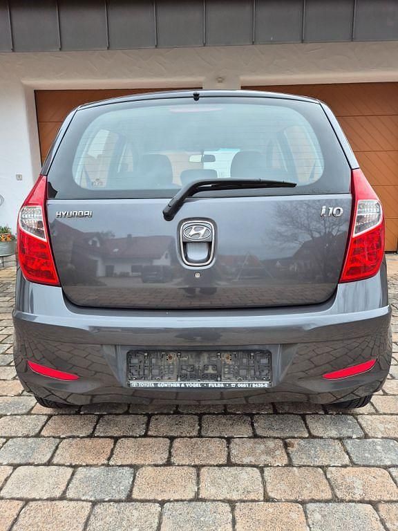Gebraucht Hyundai i10 69 PS (50 kW) 2013 Grau Kleinwagen