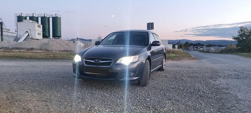Grau Gebraucht 2007 Subaru Legacy Comfort Kombi | 8.300 € - Bild 1/4