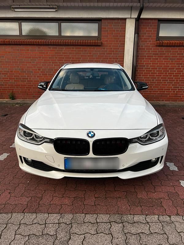 Weiß Gebraucht 2012 BMW 320 Kombi | 10.000 € (Fairer Preis) - Bild 1/4