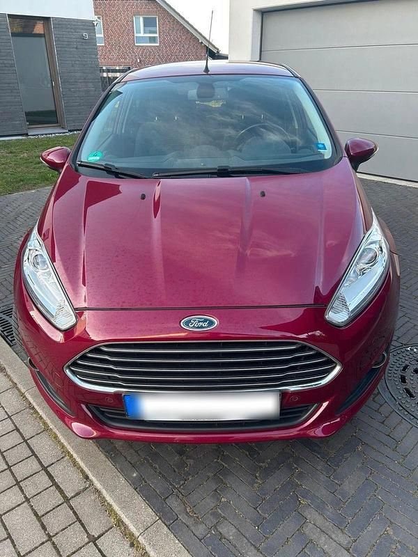 Gebraucht Ford Fiesta Titanium 101 PS (74 kW) 2015 Rot Kleinwagen