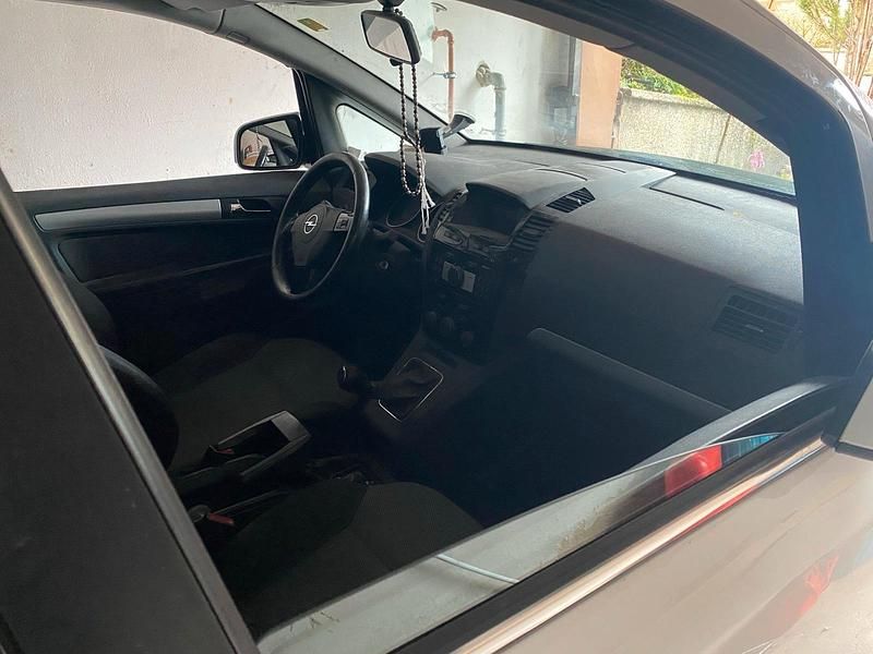 Gebraucht Opel Zafira 2011 Weiß Van / Kleinbus
