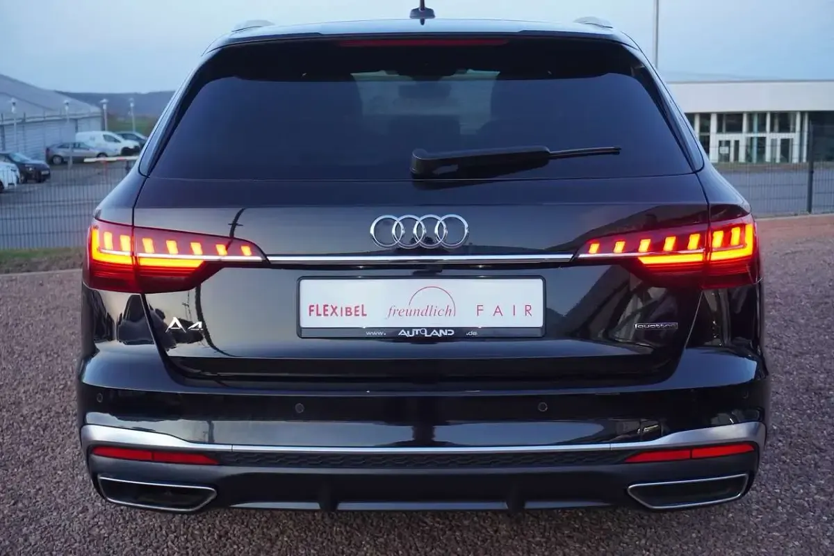 Gebraucht Audi A4 Ambiente 204 PS (150 kW) 2024 Schwarz Kombi