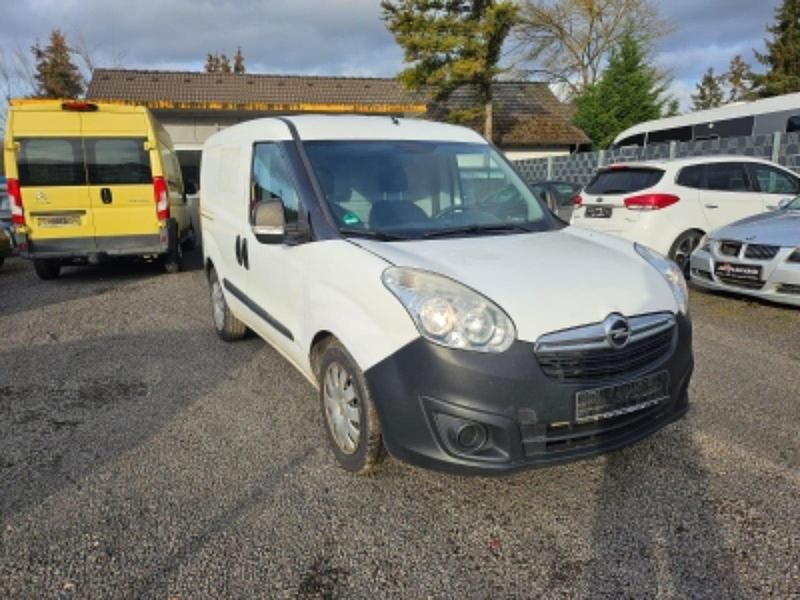 Weiß Gebraucht 2016 Opel Combo Van / Kleinbus | 3.799 € (Superpreis) - Bild 1/4