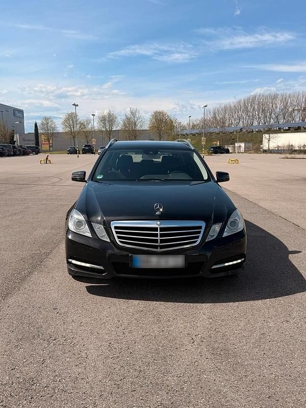 Gebraucht Mercedes E250 204 PS (150 kW) 2011 Schwarz Kombi