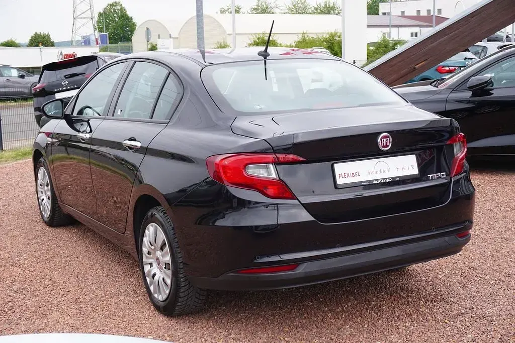Gebraucht Fiat Tipo Easy 95 PS (69 kW) 2017 Schwarz Limousine