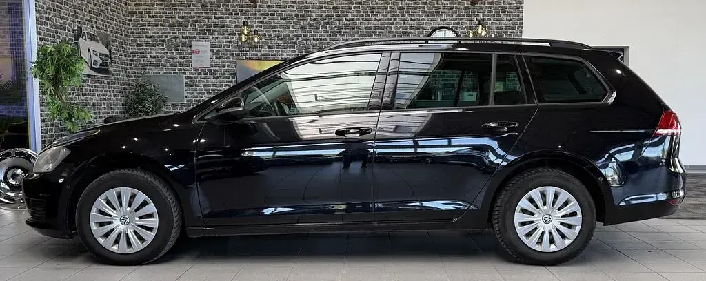 Gebraucht VW Golf VII S 105 PS (77 kW) 2014 Deep black perleffekt Kombi