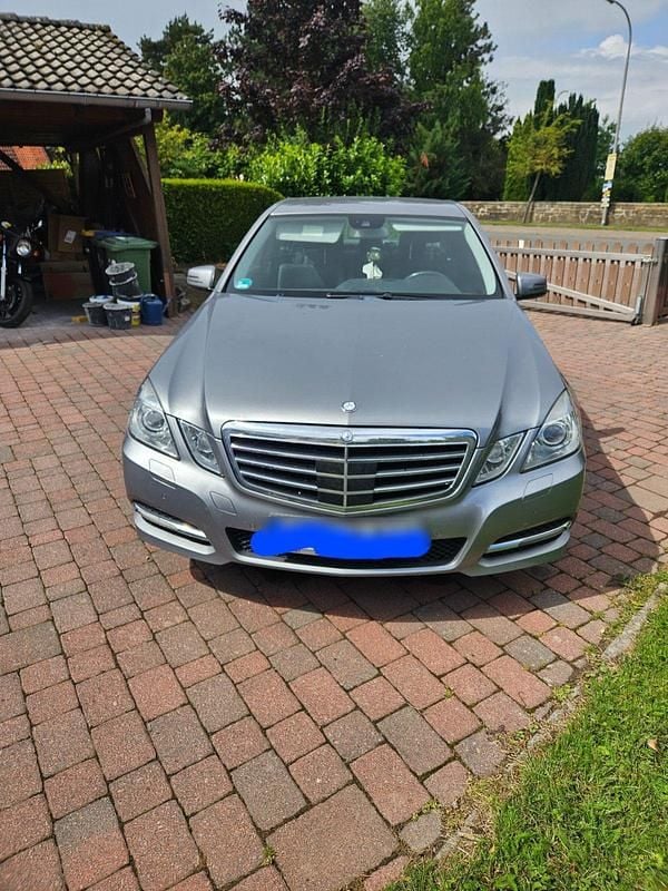 Silber Gebraucht 2012 Mercedes E300 Avantgarde Limousine | 12.000 € (Guter Preis) - Bild 1/4