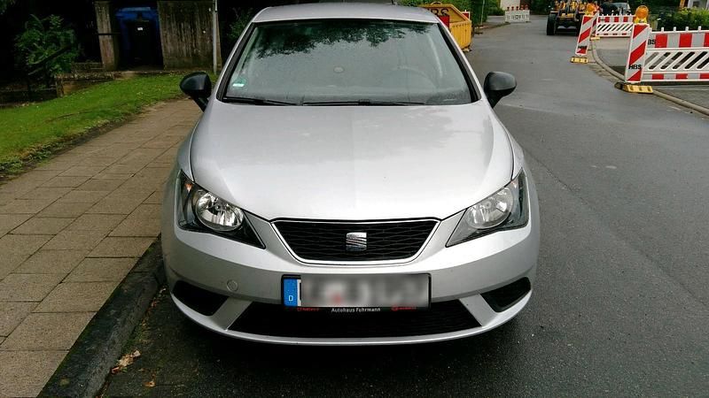 Silber Gebraucht 2012 Seat Ibiza Limousine | 4.500 € (Guter Preis) - Bild 1/4