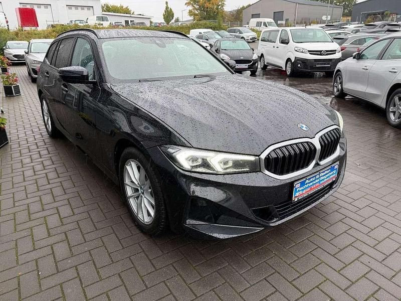 Gebraucht BMW 320 190 PS (139 kW) 2022 Black sapphire metallic Kombi