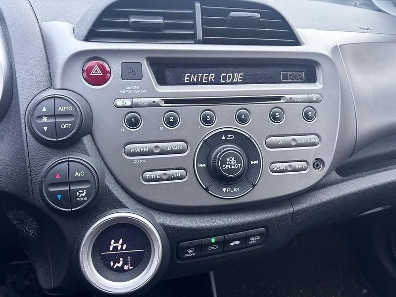 Gebraucht Honda Jazz Elegance 99 PS (72 kW) 2010 Weiß Kleinwagen