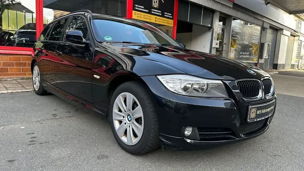 Gebraucht BMW 318 143 PS (105 kW) 2011 Schwarz Kombi