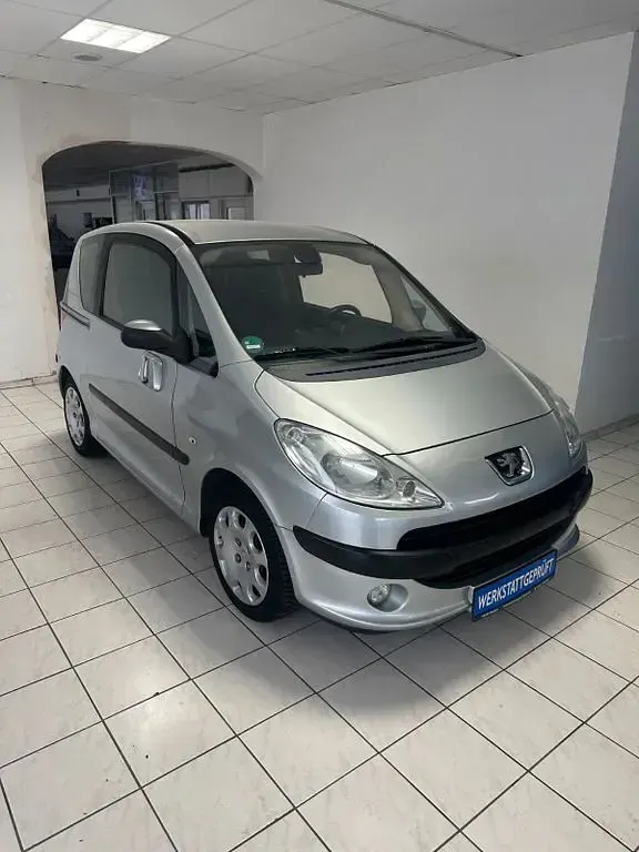 Gebraucht Peugeot 1007 109 PS (80 kW) 2007 Silber Van / Kleinbus