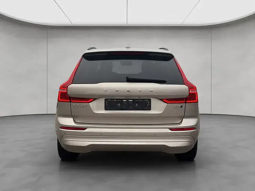 Gebraucht Volvo XC60 Core 250 PS (183 kW) 2024 Silber SUV