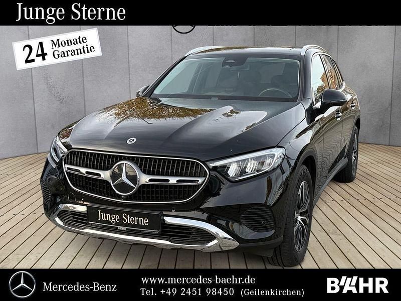 Lack obsidianschwarz (metallic) Gebraucht 2024 Mercedes GLC220 Avantgarde SUV | 50.950 € - Bild 1/4