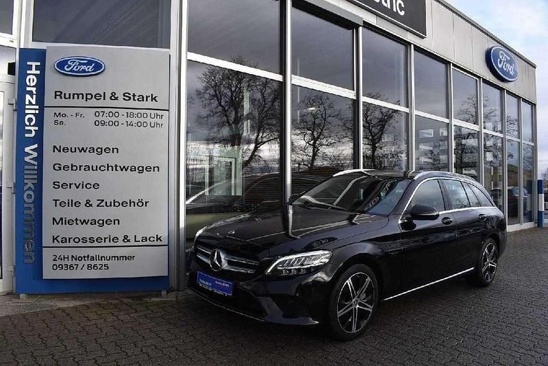 Ung. schwarz unilack Gebraucht 2019 Mercedes C300e Avantgarde Kombi | 19.990 € (Fairer Preis) - Bild 1/4