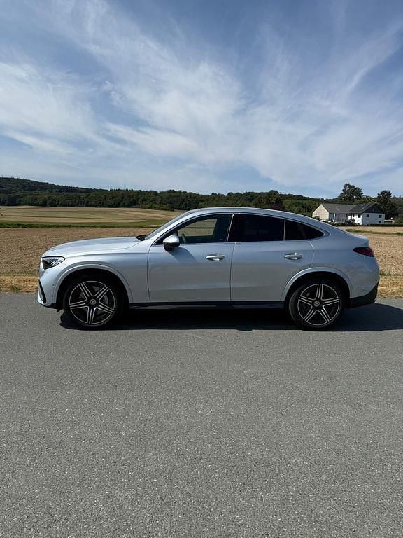 Silber Gebraucht 2025 Mercedes GLC200 AMG SUV | 57.900 € (Fairer Preis) - Bild 1/4
