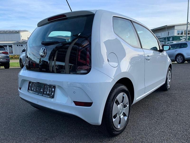 Second-hand VW up! Basis 65 CP (47 kW) 2022 Alb Hatchback