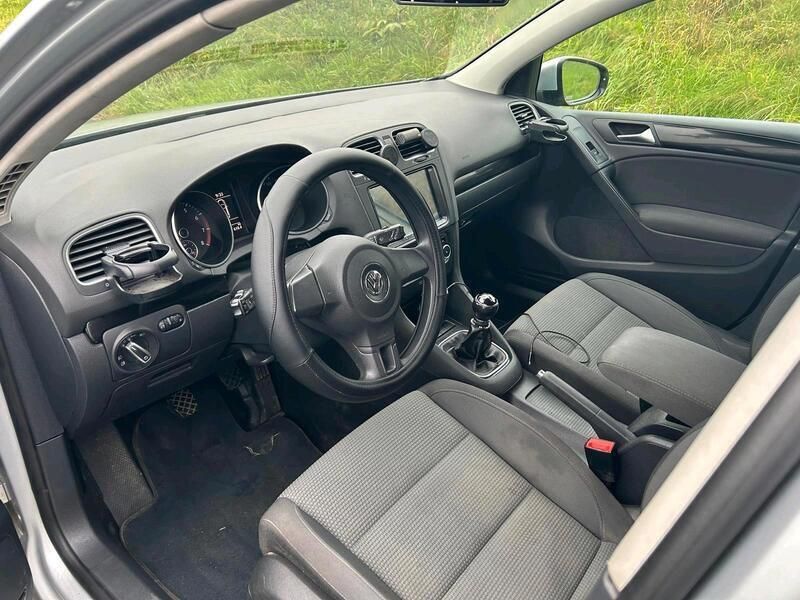 Silber Gebraucht 2011 VW Golf VI Comfortline Limousine | 6.200 € (Etwas zu teuer) - Bild 1/4