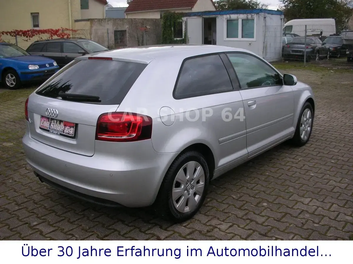 Używany Audi A3 Attraction 105 KM (77 kW) 2011 Srebrny Hatchback