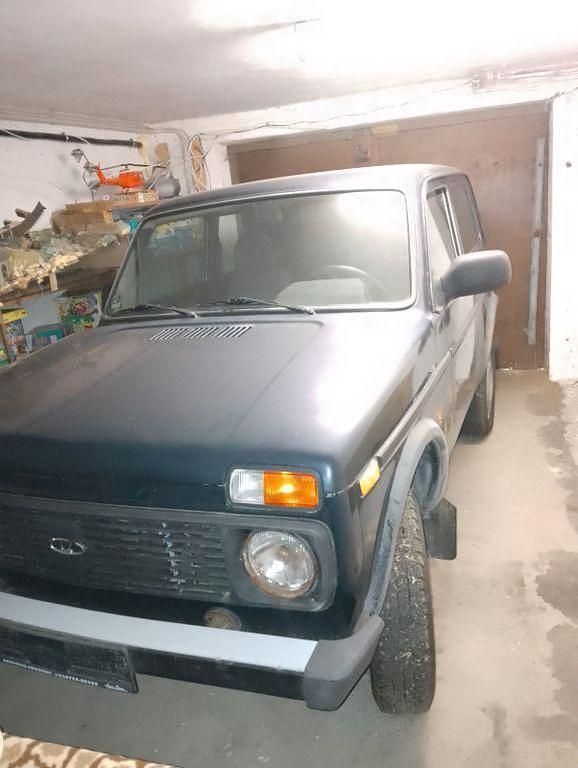 Grün Gebraucht 2012 Lada niva SUV | 3.650 € (Superpreis) - Bild 1/4
