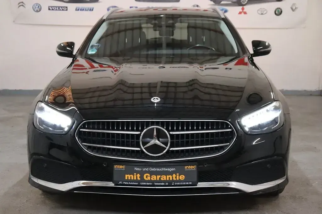 Gebraucht Mercedes E220 194 PS (142 kW) 2021 Schwarz Limousine