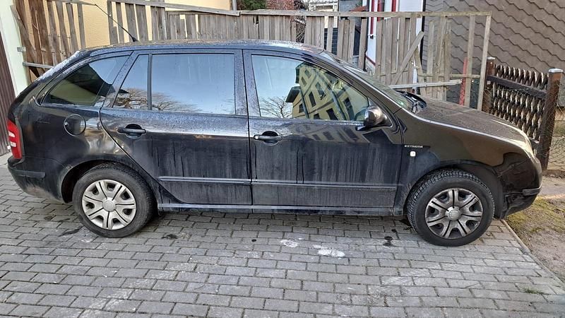 Schwarz Gebraucht 2003 Skoda Fabia Kombi | 700 € (Superpreis) - Bild 1/4