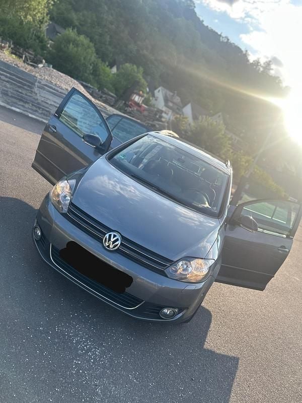 Silber Gebraucht 2011 VW Golf VI Kombi | 5.599 € (Etwas zu teuer) - Bild 1/4