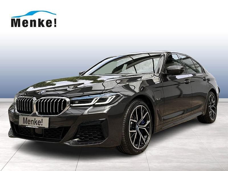 Grau Gebraucht 2022 BMW 545e M Sport Limousine | 65.890 € - Bild 1/4