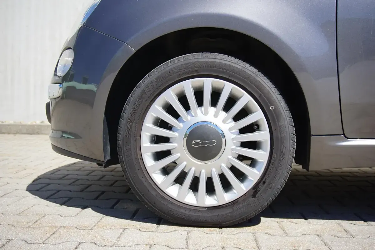 Usado Fiat 500 69 CV (50 kW) 2015 Gris Utilitario
