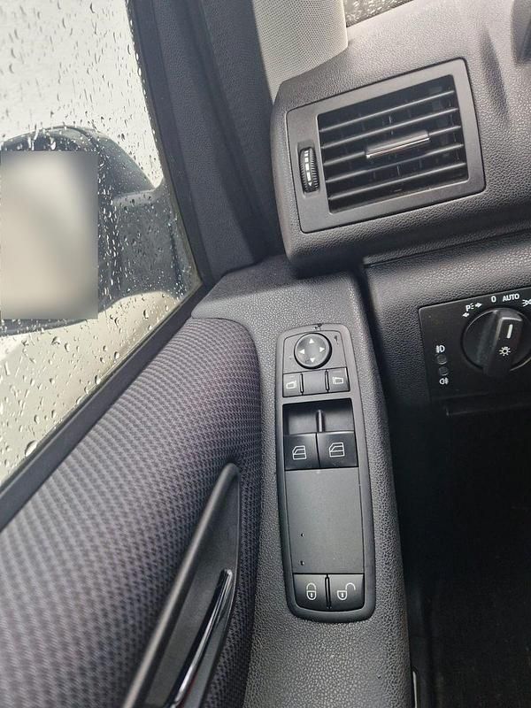 Gebraucht Mercedes A160 Elegance 95 PS (69 kW) 2011 Schwarz Kleinwagen