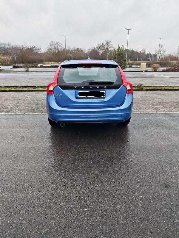 Gebraucht Volvo V60 Kinetic 150 PS (110 kW) 2015 Blau Kombi