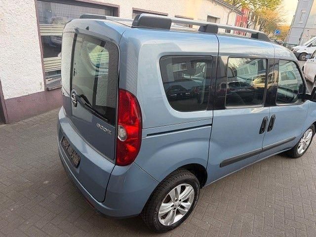 Second-hand Opel Combo 105 CP (77 kW) 2012 Albastru Monovolum