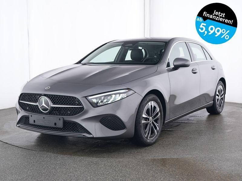Grau Gebraucht 2025 Mercedes A200 Progressive Limousine | 29.790 € (Fairer Preis) - Bild 1/4