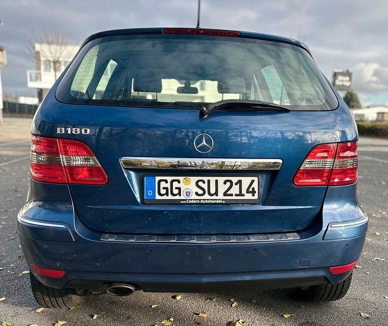 Gebraucht Mercedes B180 116 PS (85 kW) 2010 Blau Van / Kleinbus