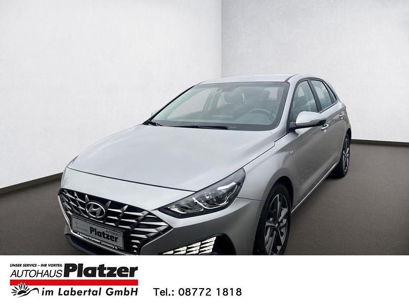 Silber Gebraucht 2024 Hyundai i30 Trend Limousine | 18.490 € (Fairer Preis) - Bild 1/4